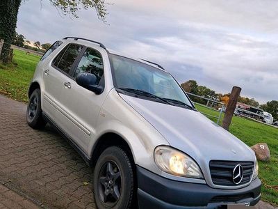 Silber Gebraucht 2001 Mercedes ML270 SUV | 3.300 €