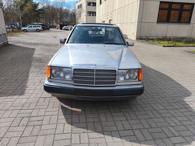 Usata Mercedes 200 118 CV (86 kW) 1990 Argento Berlina