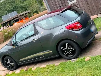 Gebraucht Citroën DS3 60 PS (44 kW) 2012 Grau Kleinwagen