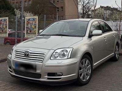 Gebraucht Toyota Avensis 163 PS (119 kW) 2004 Silber Limousine