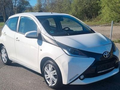 Gebraucht Toyota Aygo X-play 69 PS (50 kW) 2018 Weiß Kleinwagen