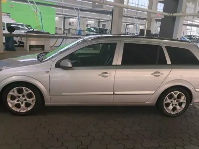 Używany Opel Astra Edition 101 KM (74 kW) 2009 Srebrny Kombi