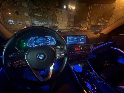 Grau Gebraucht 2020 BMW 330e Sport Line Kombi | 26.500 € (Fairer Preis)