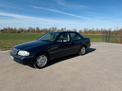 Gebraucht Mercedes C180 122 PS (89 kW) 1994 Blau Limousine