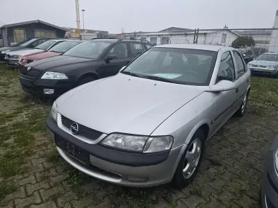 Gebraucht Opel Vectra 101 PS (74 kW) 1998 Silber Limousine