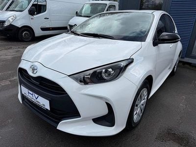 Gebraucht Toyota Yaris Basis 72 PS (52 kW) 2022 Weiß Kleinwagen