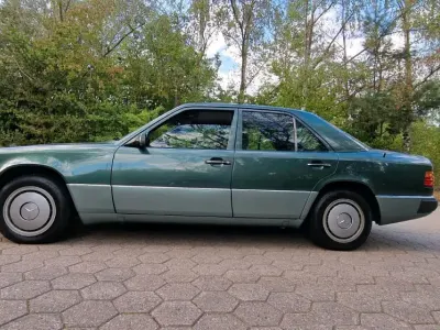 Gebraucht Mercedes 200 120 PS (88 kW) 1992 Grün Limousine