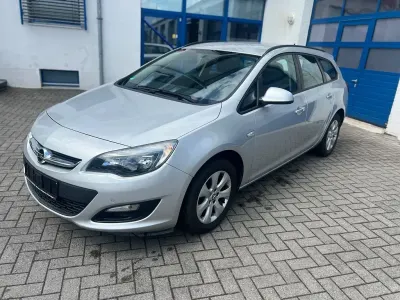 Gebraucht Opel Astra Selection 140 PS (102 kW) 2014 Silber Kombi