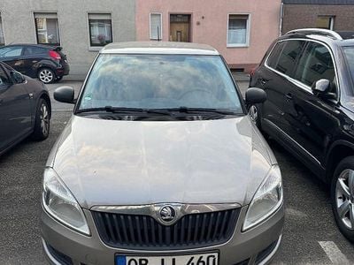 Beige Gebraucht 2014 Skoda Fabia Kleinwagen | 5.799 € (Guter Preis)