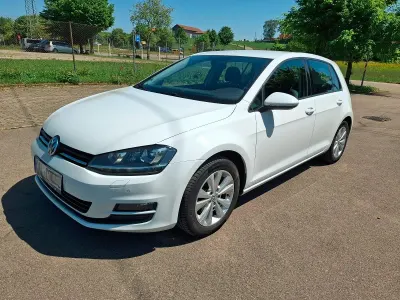 Gebraucht VW Golf VII Comfortline 110 PS (80 kW) 2017 Pure white Limousine