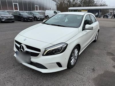 Gebraucht Mercedes A180 122 PS (89 kW) 2015 Weiß Limousine