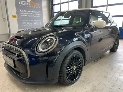 Gebraucht Mini Cooper SE Resolute Edition 135 kW (184 PS) 2023 Schwarz Kleinwagen