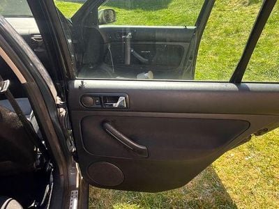 Second-hand VW Golf IV Basis 75 CP (55 kW) 2002 Albastru Berlinǎ