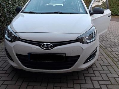 Gebraucht Hyundai i20 86 PS (63 kW) 2012 Weiß Kleinwagen