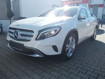 Gebraucht Mercedes GLA200 Urban 156 PS (114 kW) 2015 Calcitweiss SUV