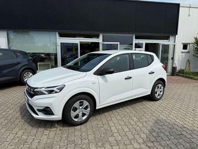 Gebraucht Dacia Sandero Essentiel 67 PS (49 kW) 2025 Arktisweiß Limousine
