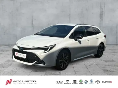 Neu Toyota Corolla 196 PS (144 kW) 2026 Platinum white pearl mc. Kombi