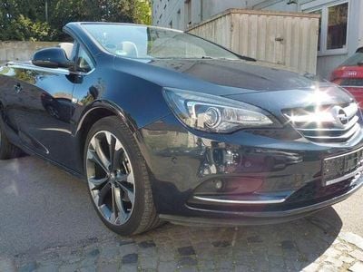 Second-hand Opel Cascada Innovation 170 CP (125 kW) 2017 Albastru Cabrio