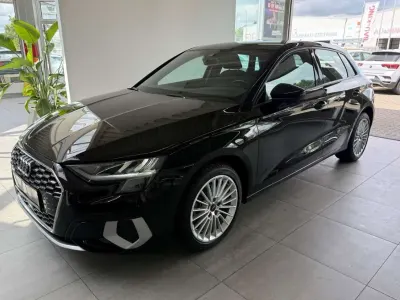 Gebraucht Audi A3 Sport 110 PS (80 kW) 2023 Brillantschwarz Limousine