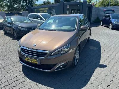 Gebraucht Peugeot 308 Allure 150 PS (110 kW) 2015 Braun Limousine