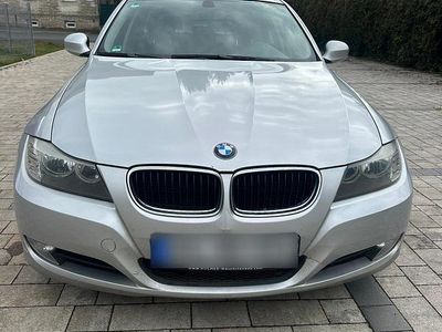 Gebraucht BMW 318 143 PS (105 kW) 2009 Grau Kombi