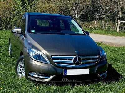 Usata Mercedes B200 156 CV (114 kW) 2012 Grigio Monovolume