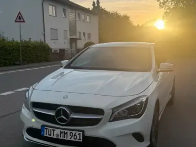 Gebraucht Mercedes CLA180 AMG line 122 PS (89 kW) 2016 Weiß Limousine