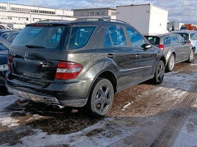 Second-hand Mercedes ML420 316 CP (232 kW) 2007 Negru SUV