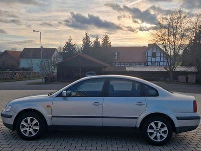 Gebraucht VW Passat Basis 125 PS (91 kW) 1998 Silber Limousine