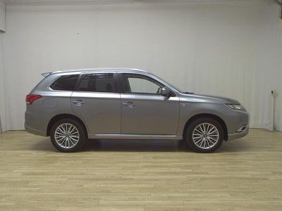 Grau Gebraucht 2020 Mitsubishi Outlander P-HEV SUV | 19.480 € (Guter Preis)