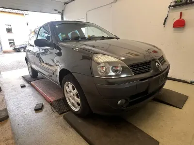 Gebraucht Renault Clio II 75 PS (55 kW) 2003 Schwarz Kleinwagen