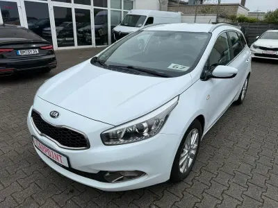 Używany Kia Ceed 128 KM (94 kW) 2013 Biały Hatchback