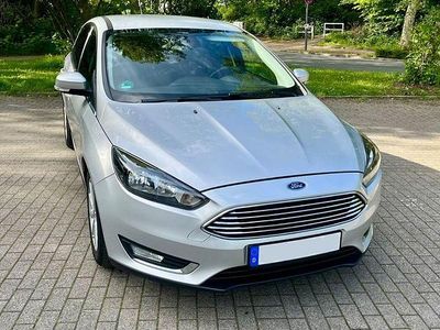 Używany Ford Focus Titanium 125 KM (91 kW) 2015 Srebrny Sedan/Limuzyna