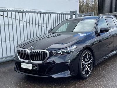 Gebraucht BMW 540 Comfort Edition 303 PS (222 kW) 2025 Saphirschwarz metallic Kombi