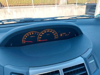 Usado Toyota Yaris 69 HP (50 kW) 2011 Branco Citadino