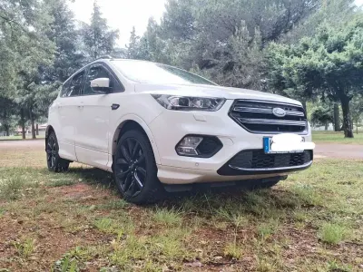 Gebraucht Ford Kuga ST-Line 180 PS (132 kW) 2018 Weiß SUV