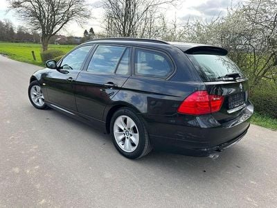 Gebraucht BMW 318 Lifestyle 143 PS (105 kW) 2011 Schwarz Kombi