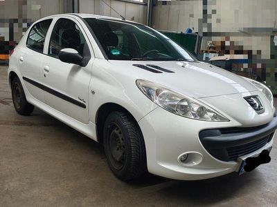 Gebraucht Peugeot 206 Urban Move 73 PS (53 kW) 2012 Weiß Limousine