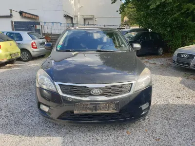 Gebraucht Kia Ceed 90 PS (66 kW) 2011 Schwarz Kleinwagen