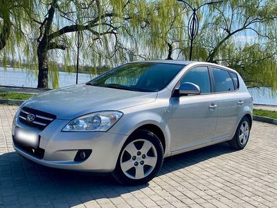 Gebraucht Kia Ceed 80 PS (58 kW) 2009 Grau Kleinwagen