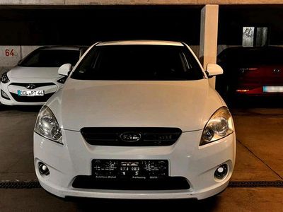 Używany Kia Ceed 116 KM (85 kW) 2008 Biały Hatchback