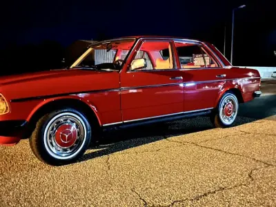 Gebraucht Mercedes 200 94 PS (69 kW) 1978 Rot Limousine