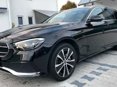 Gebraucht Mercedes E300 194 PS (142 kW) 2020 Schwarz Limousine