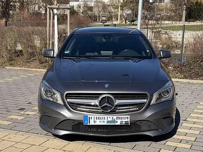 Gebraucht Mercedes CLA200 Shooting Brake 156 PS (114 kW) 2016 Grau Kombi