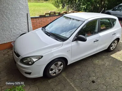 Gebraucht Hyundai i30 Edition 109 PS (80 kW) 2009 Weiß Limousine