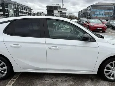 Używany Opel Corsa Edition 101 KM (74 kW) 2022 Biały Hatchback