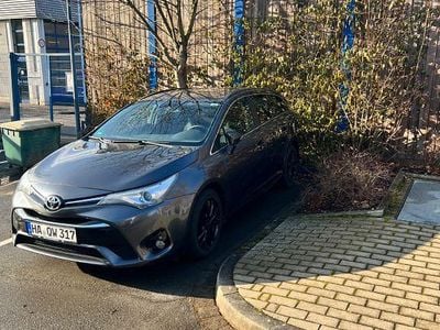 Gebraucht Toyota Avensis Comfort 143 PS (105 kW) 2016 Grau Kombi