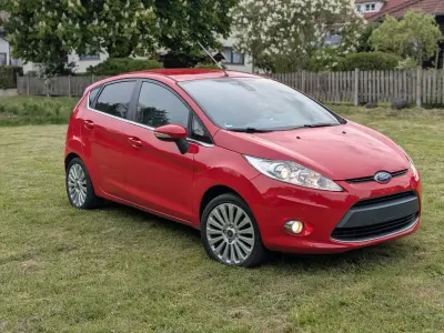 Gebraucht Ford Fiesta Titanium 97 PS (71 kW) 2009 Rot Kleinwagen