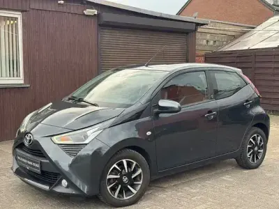 Gebraucht Toyota Aygo X-play 72 PS (52 kW) 2020 Grau Kleinwagen