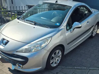 Gebraucht Peugeot 207 CC 120 PS (88 kW) 2008 Silber Cabrio